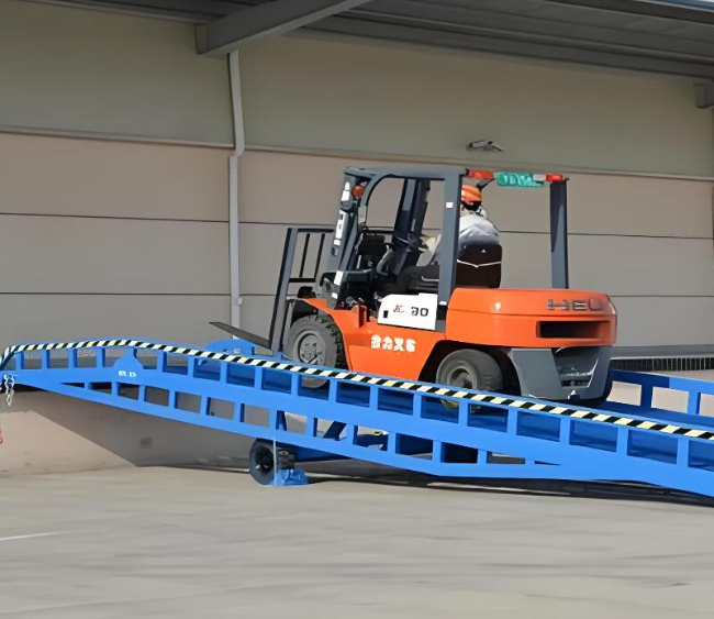 德惠移动式卸货平台（叉车用）